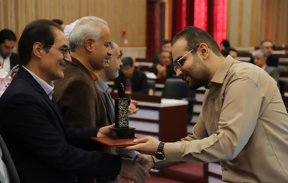 گزارش صداوسیمای مرکز قزوین از مراسم تجلیل از پژوهشگران برگزیده دانشگاه بین‌المللی امام‌خمینی(ره)