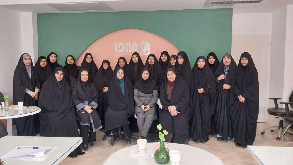 نشست صمیمی مدیرکل دفتر امور بانوان و خانواده استانداری قزوین با دانشجویان دختر فعال فرهنگی دانشگاه