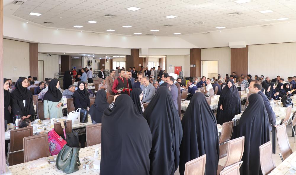 آیین گرامیداشت #روز_کار_و_کارگر با قدردانی از همکاران عزیز و زحمت‌کش بخش‌های مختلف خدمت رسان دانشگاه