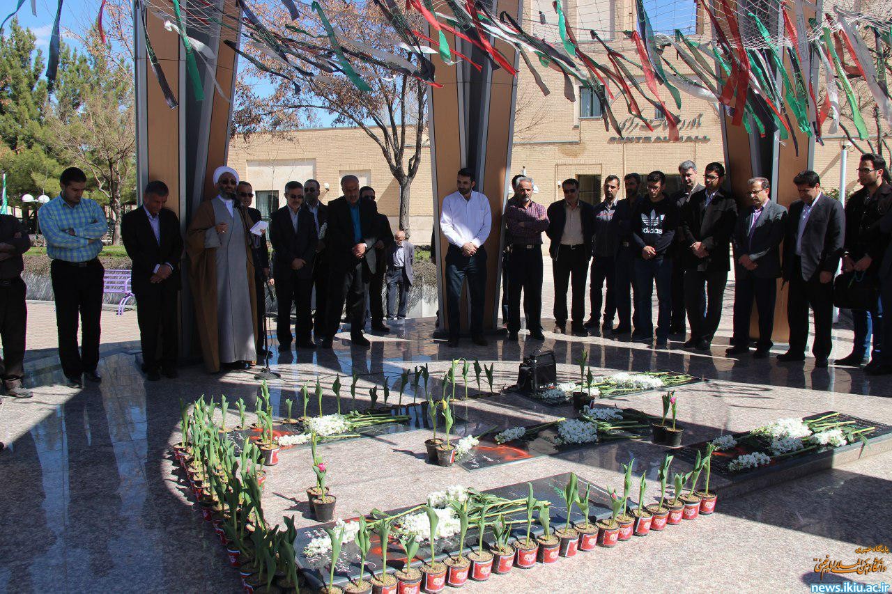 مراسم گل افشانی و عطرافشانی مزار شهدای گمنام
