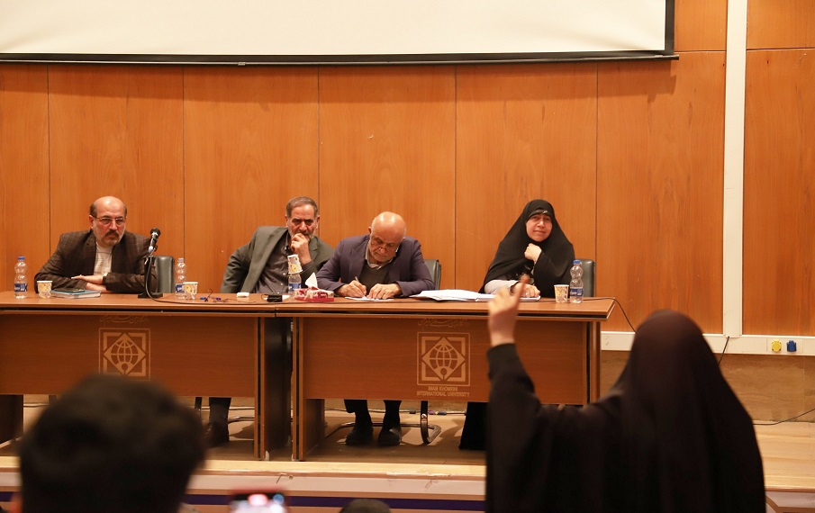 نشست پرسش و پاسخ دانشجویی با حضور نمایندگان مردم قزوین در مجلس شواری اسلامی