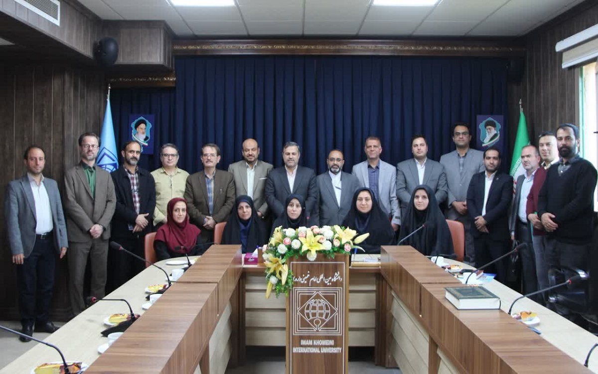 دیدار مسئولان و کارکنان معاونت امور بین الملل و مرکز آموزش زبان فارسی با رئیس دانشگاه