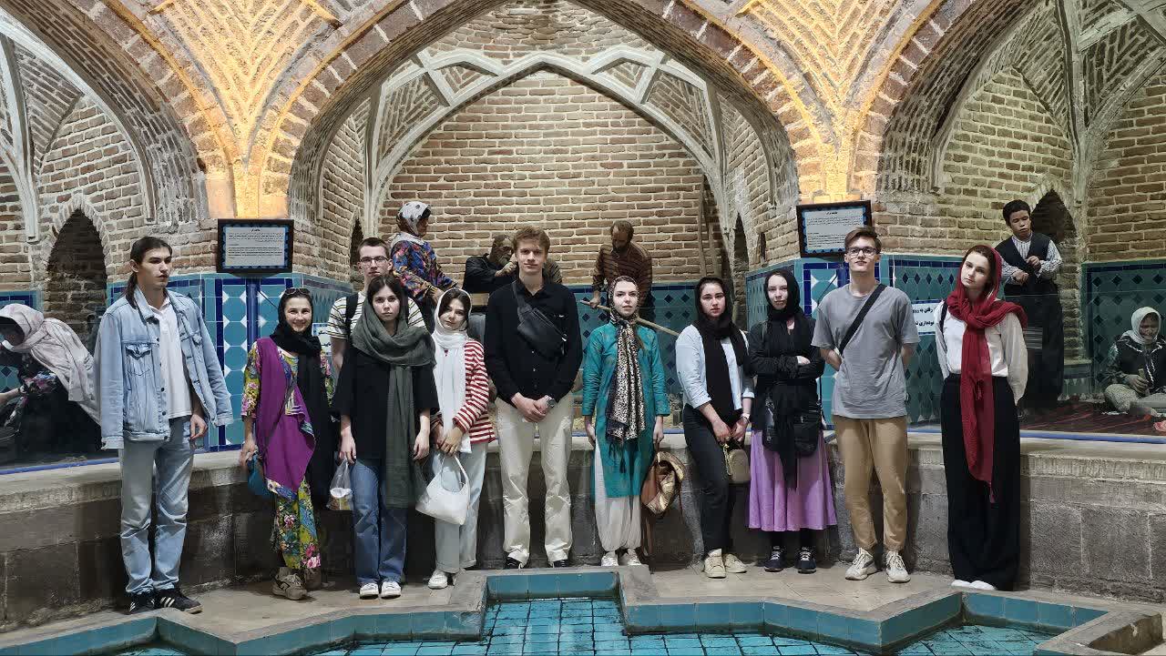 بازدید دانشجویان دانشگاه دولتی زبانشناسی مسکو از اماکن تاریخی شهر قزوین