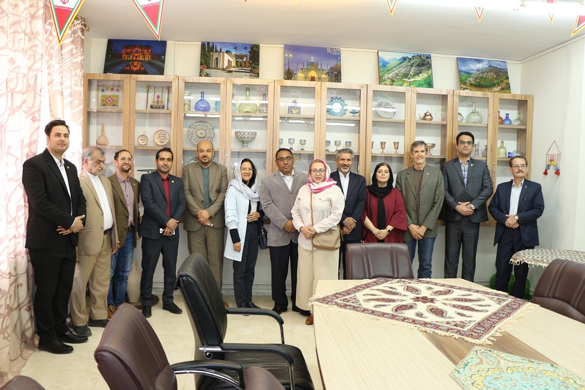 بازدید وزیر مختار و دیپلمات­ های سفارت ونزوئلا از مرکز آموزش زبان فارسی